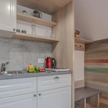 Lukec Estate * Kostel