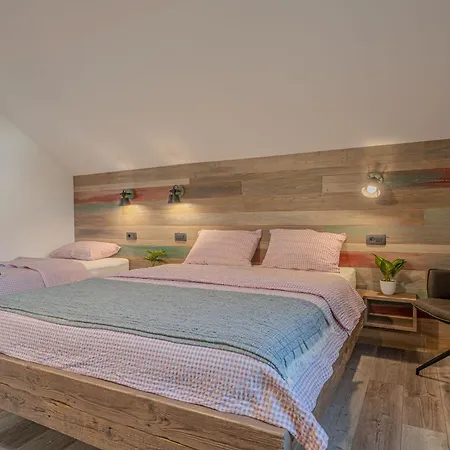 Lukec Estate * Kostel