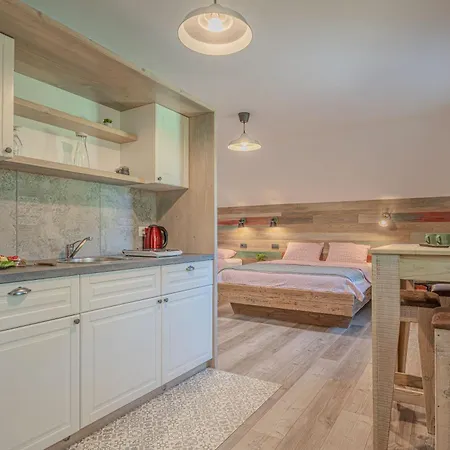 Lukec Estate * Kostel