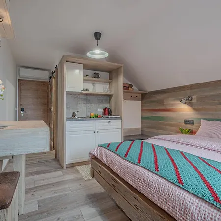 Lukec Estate Apartman Kostel