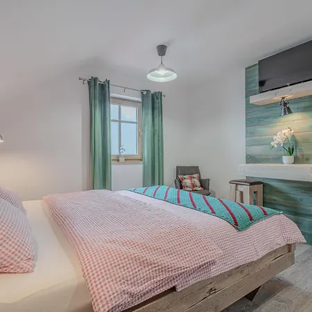 Lukec Estate * Kostel