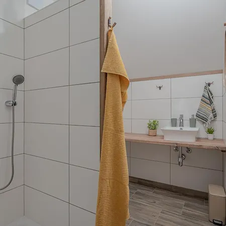 Lukec Estate Kostel
