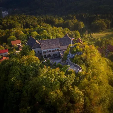 Lukec Estate Kostel