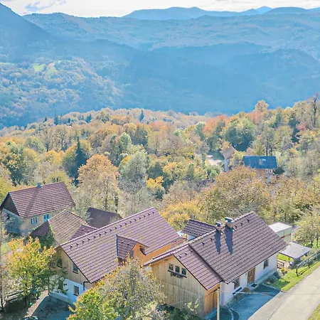 Lukec Estate Kostel