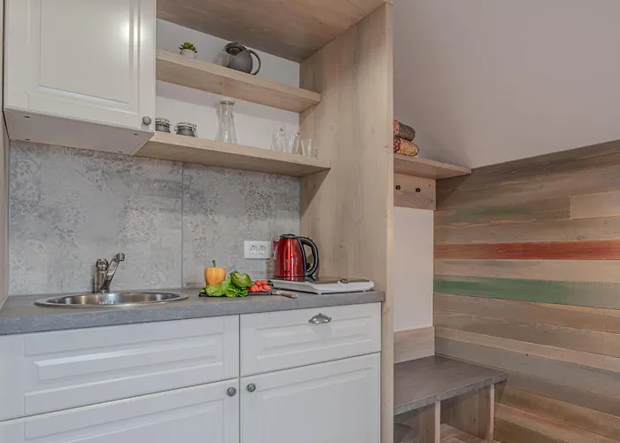 Lukec Estate * Kostel