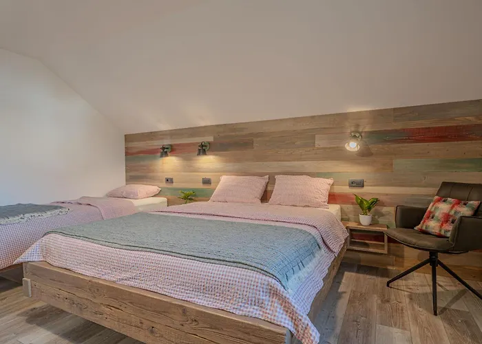 Lukec Estate * Kostel