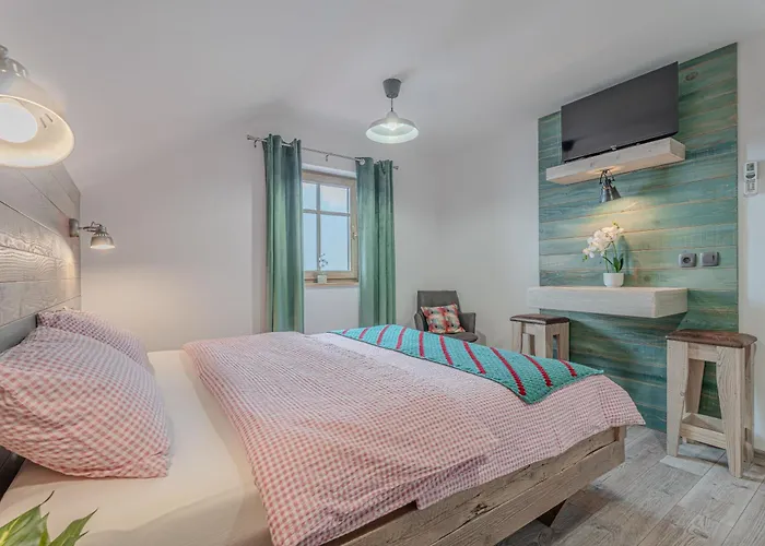 Lukec Estate * Kostel